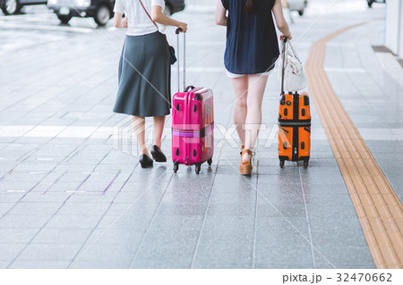 女子旅　空港バスのりば 32470662