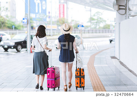 女子旅　空港　バスのりば 32470664