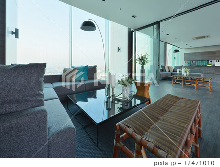 luxury modern living room interior and decoration 32471010