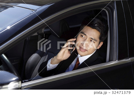 30代 ビジネスマン 電話 32471379