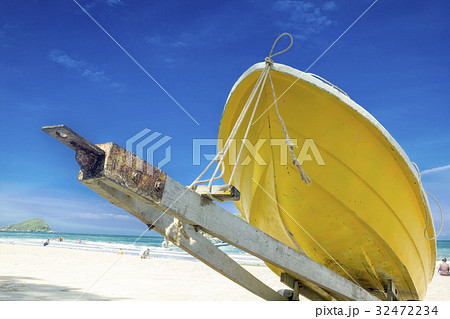 Boat ashore 32472234