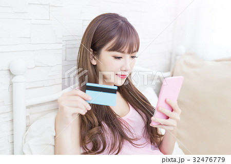 woman take credit card woman take credit card 32476779