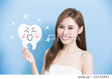 woman take cute tooth woman take cute tooth 32476855