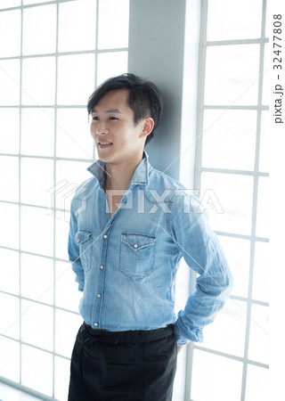 店員 ポートレート 男性 店員 ポートレート 男性 32477808