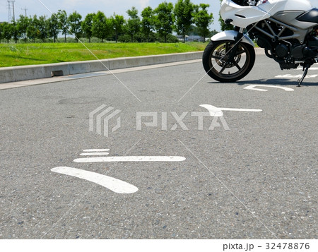 バイク駐輪場の表示 アスファルト a バイク駐輪場の表示 アスファルト a 32478876
