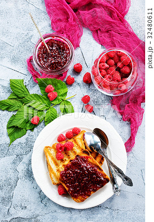 toasts with jam toasts with jam 32480611