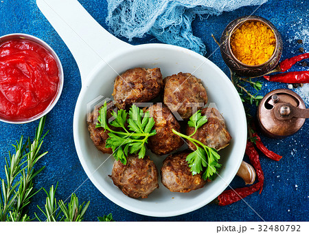fried meatballs 32480792