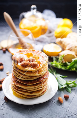 pancakes 32480838