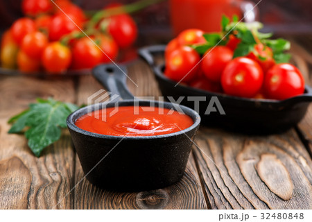 tomato sauce 32480848