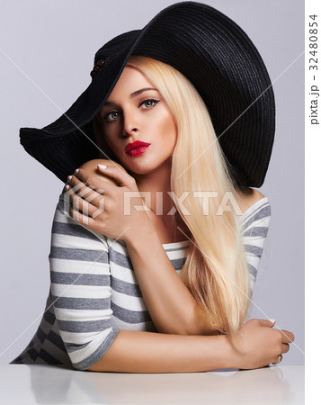 Beautiful blonde young woman in hat 32480854