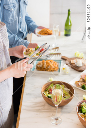 ホームパーティー　 32481199