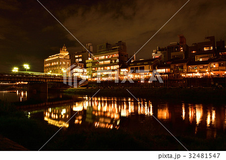夏の夜の鴨川 32481547