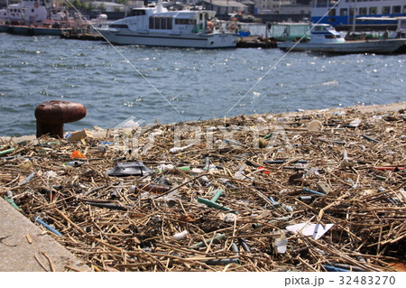 海の漂着ゴミ 32483270