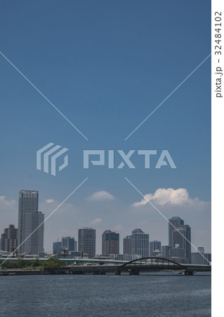 春海橋と佃島周辺のビル群 32484102