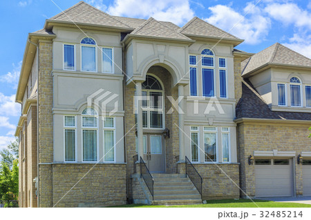 Custom built luxury house in the suburbs of Custom built luxury house in the suburbs of 32485214