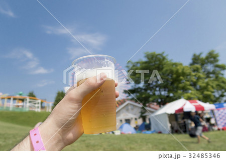 野外でのビール 野外でのビール 32485346