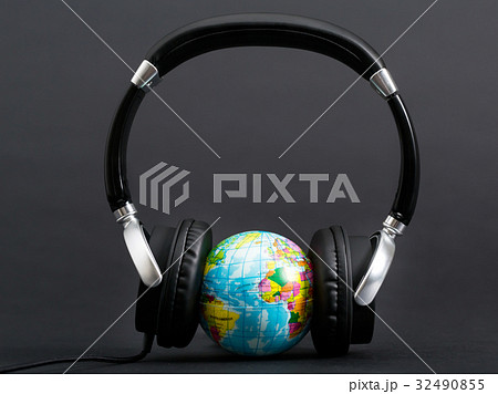 Headphones listening to the earth 32490855