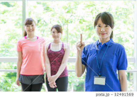 スポーツジム　インストラクターイメージ 32491569