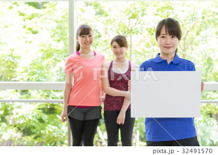 スポーツジム　インストラクターイメージ 32491570