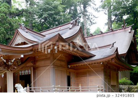 神社の屋根 32491805