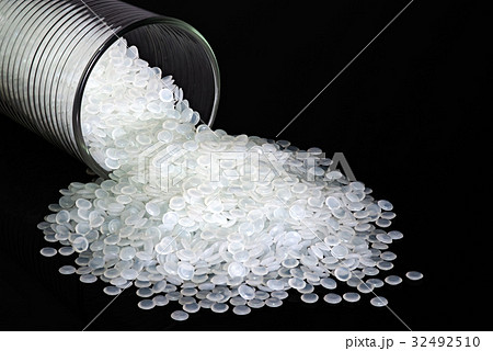 Industrial white plastic beads, granules 32492510