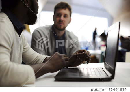 Business people creative talking discussion ideas Business people creative talking discussion ideas 32494812