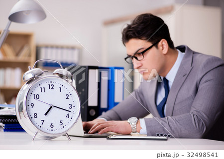 Businessman failing to meet the deadlines 32498541