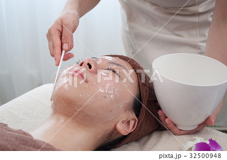 エステでジェルを塗る エステでジェルを塗る 32500948