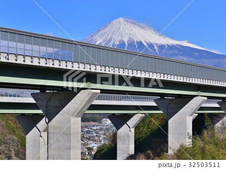 新東名と富士山-60101 32503511