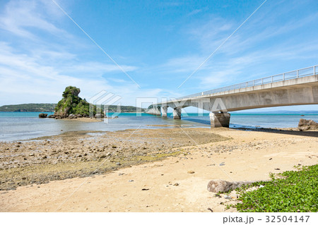 沖縄  (7月  古宇利島  古宇利大橋  夏  青い海  青い空) 32504147