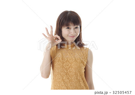グッドサインの女性 グッドサインの女性 32505457