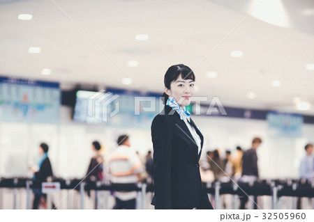 空港　客室乗務員 32505960