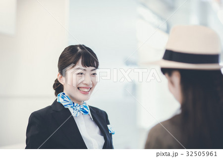 空港 チェックインカウンター 空港 チェックインカウンター 32505961