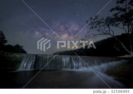 Milkyway over the small dam 32506995
