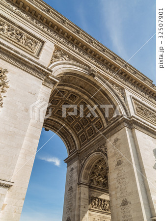 Arc de Triomphe in Paris under sky with clouds 32507901