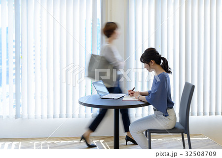 オフィス　ビジネス 32508709