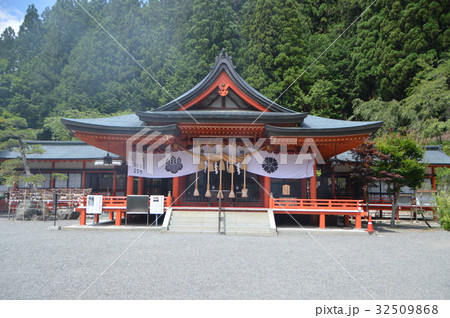 金櫻神社の拝殿(山梨県甲府市御岳町2347) 金櫻神社の拝殿(山梨県甲府市御岳町2347) 32509868