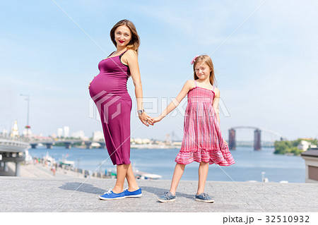 Happy family, pregnant mother and her daughter Happy family, pregnant mother and her daughter 32510932