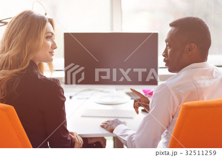 Two creative millenial small business owners 32511259