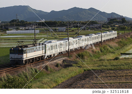 EF65形電気機関車牽引　甲種回送列車 32511618