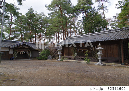 信州　安曇野　熊倉の春日神社　拝殿と社務所　本殿は安曇野の名匠　立川豊八の建造 32511692