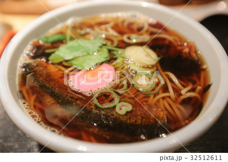 Japanese buckwheat noodles in hot soup 32512611