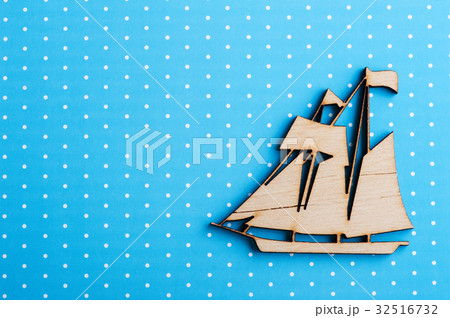 Blue polka dot background with wooden boat Blue polka dot background with wooden boat 32516732