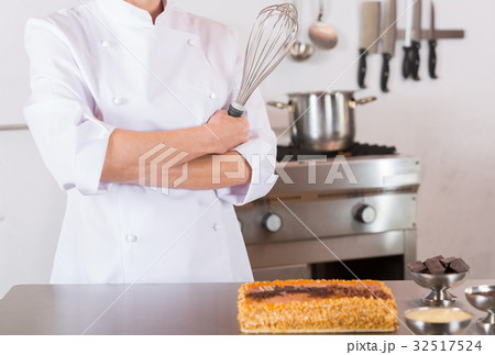 Pastry chef decorating 32517524