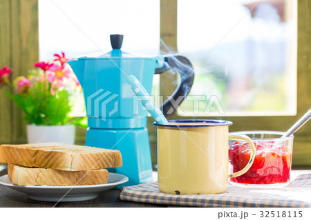 Breakfast with toasts 32518115