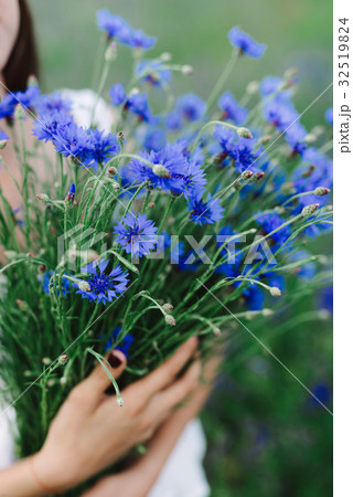 Girl with a bouquet of lavender 32519824