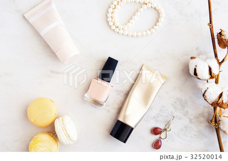 Beauty products still life 32520014