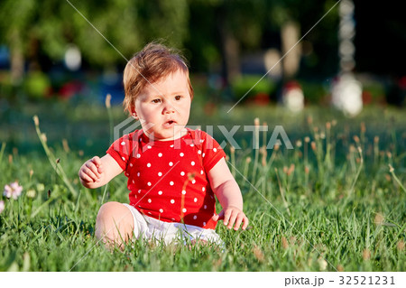Close-up summer portrait of beautiful baby girl on Close-up summer portrait of beautiful baby girl on 32521231