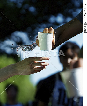 マラソン大会　給水所 32525697