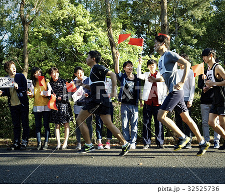 マラソン大会 応援の写真素材